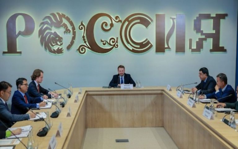 রাশিয়ান জাতীয় কেন্দ্রে “উন্মুক্ত সংলাপ” বিশেষজ্ঞরা: আর্থিক সুলভতা এবং ডিজিটাল একীকরণ টেকসই প্রবৃদ্ধির চাবিকাঠি