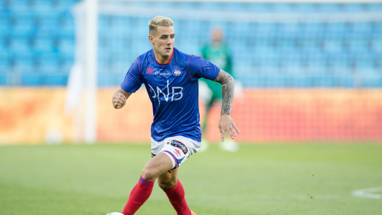 The Rise of Aron Dønnum: A Midfield Maestro in Ligue 1